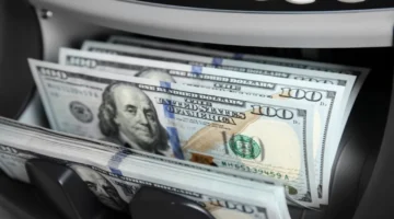 أقوى أداء أسبوعي.. الدولار يحقق مكاسب لافتة لم يشهدها السوق منذ نوفمبر الماضي